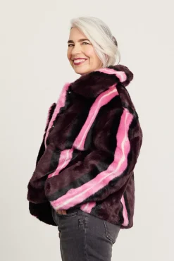 Jakke Traci Burgundy Stripe Faux Fur Coat* Coats