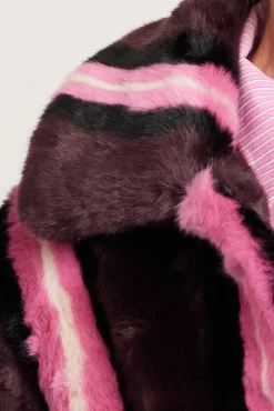 Jakke Traci Burgundy Stripe Faux Fur Coat* Coats