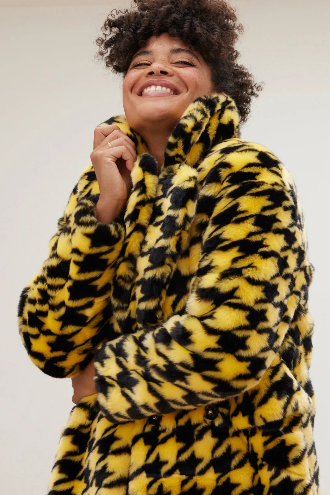 Jakke Zadie Houndstooth Short Faux Fur Coat* Coats