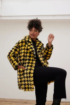 Jakke Zadie Houndstooth Short Faux Fur Coat* Coats